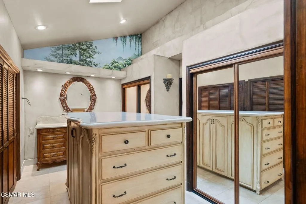 1561 Lookout Drive, Agoura Hills, California 91301 home-pic-6